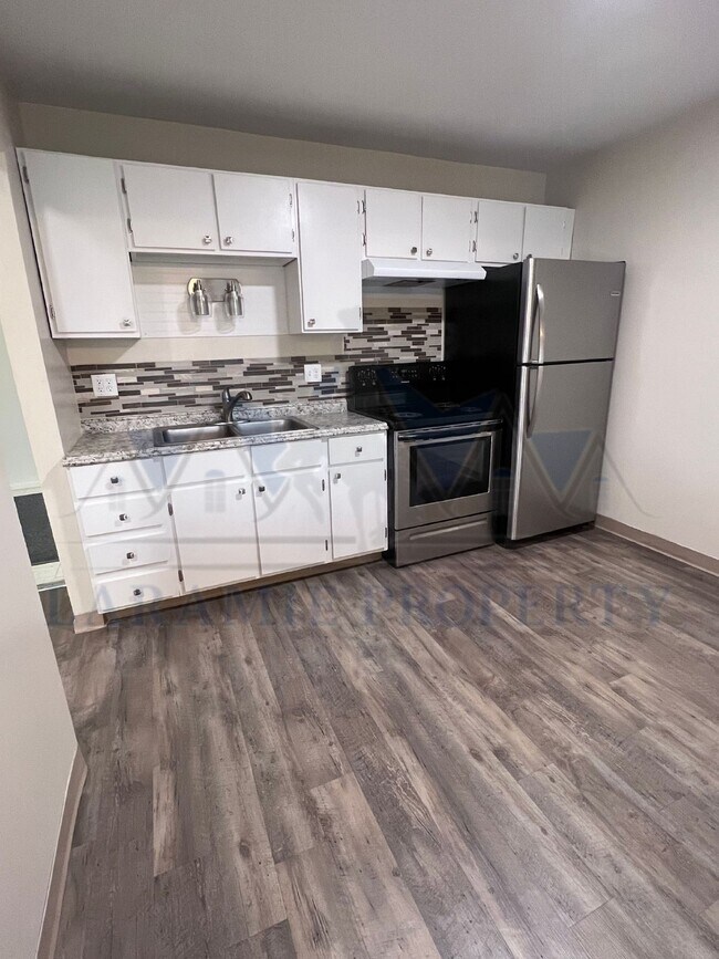 Building Photo - 1 Bedroom Apartment