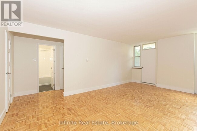 Building Photo - 55 Isabella St