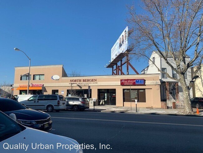 Building Photo - 2114 John F. Kennedy Blvd