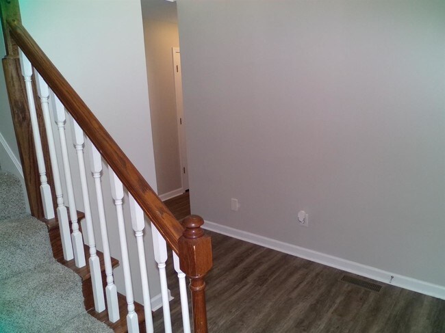 Building Photo - 204 Village Dr