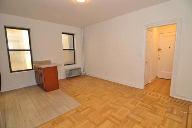 Building Photo - 1 bedroom in SUNNYSIDE NY 11104