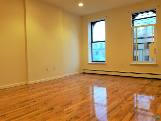 Building Photo - 123 Putnam Ave
