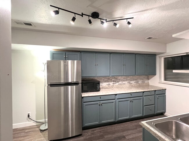 Building Photo - 6291 Liza Ln