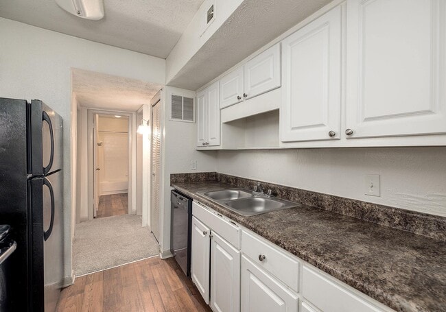 Building Photo - Waters Edge Apartments