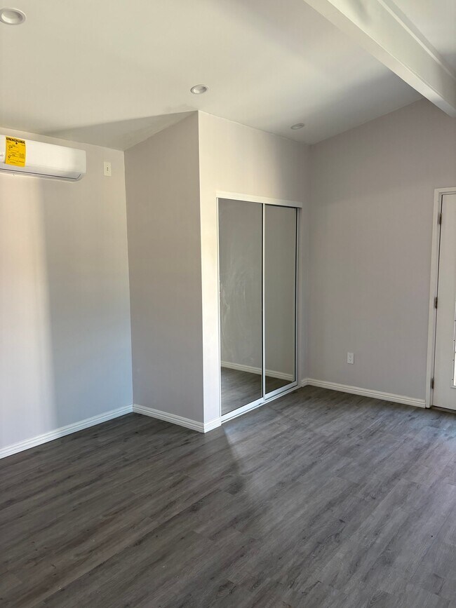 Foto del edificio - 8735 E Fairview Ave