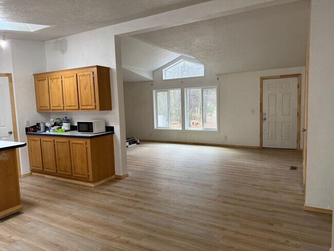 Foto del edificio - Open floor plan-Lots of upgrades