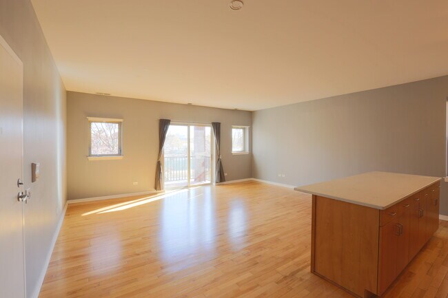 Building Photo - 1258 S Blue Island Ave