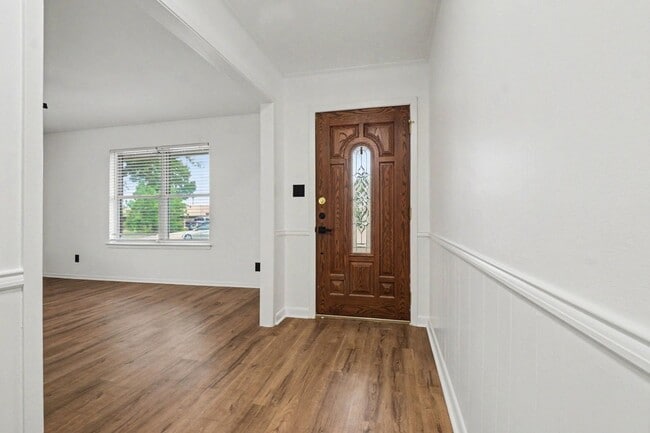 Building Photo - 3407 Tipps Dr
