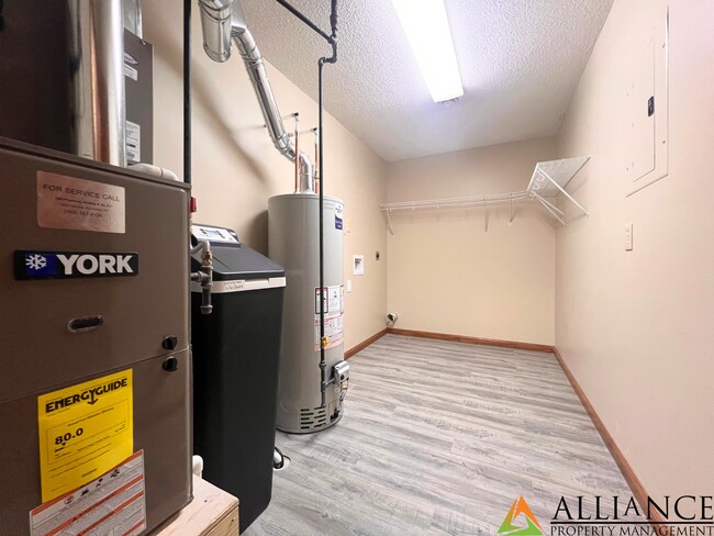 Foto del edificio - Huge Backyard!