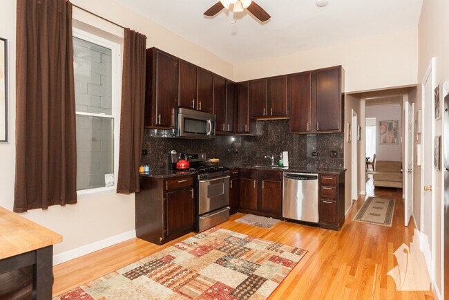Foto del edificio - 1635 N Ashland Ave