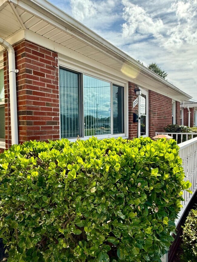 Foto del edificio - ***Renovated 3 Bedroom Ranch*Near Casino & Naval Hospital & Shipyard