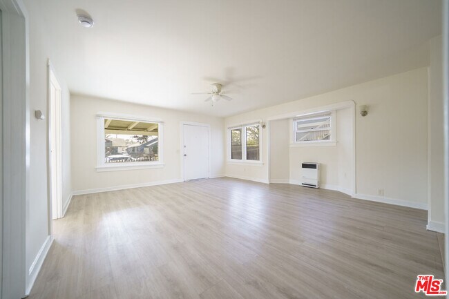 Building Photo - 229 E 85th St