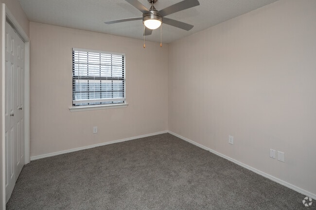 2BR, 1BA - 845SF - Bedroom - Summerfield Apartments