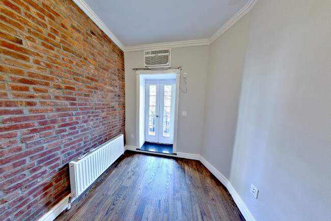 Building Photo - 424 W 51st St
