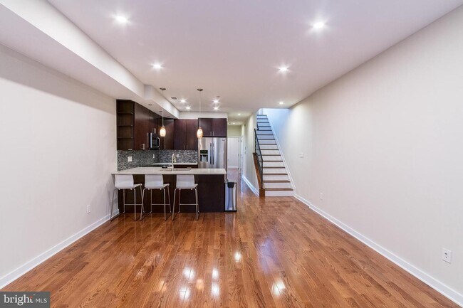 Foto del edificio - 1025 S 18th St