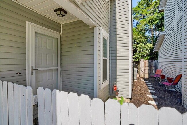Building Photo - "Charming 3-Bedroom home in Valparaiso wit...