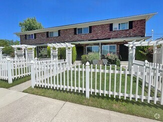 Building Photo - 485 Walker Ave
