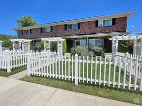 Building Photo - 485 Walker Ave