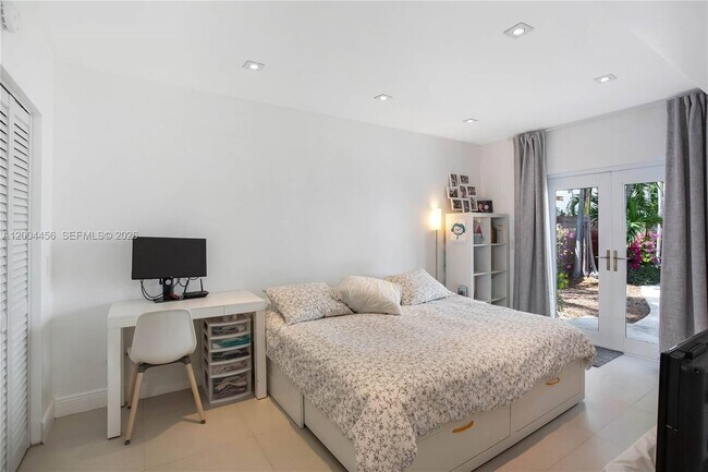 Foto del edificio - Southwest 20th Road, Miami, FL 33129 - 3 BR 2.5 BA single-family home