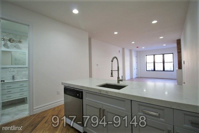 Building Photo - 228 Palmetto St