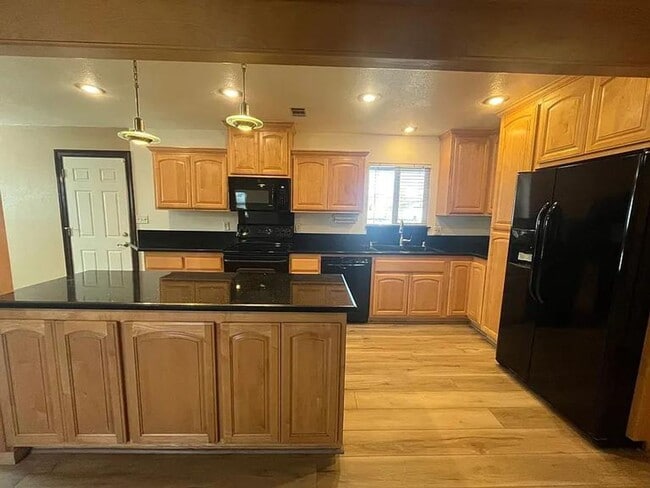 Building Photo - charming 4-bedroom, 2-bathroom home