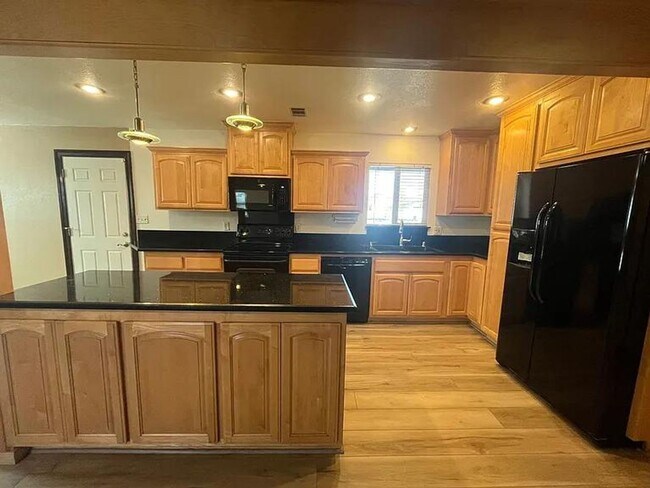 Foto del edificio - charming 4-bedroom, 2-bathroom home