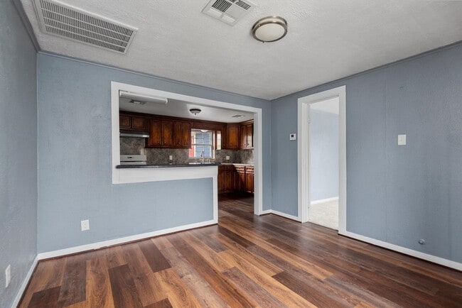 Foto del edificio - 3914 Cetti St