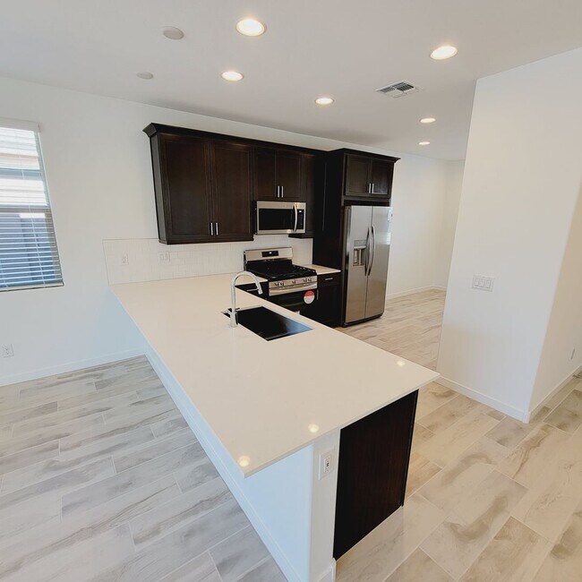 Building Photo - 24766 N 170th Ln - New Build! Amazing loca...