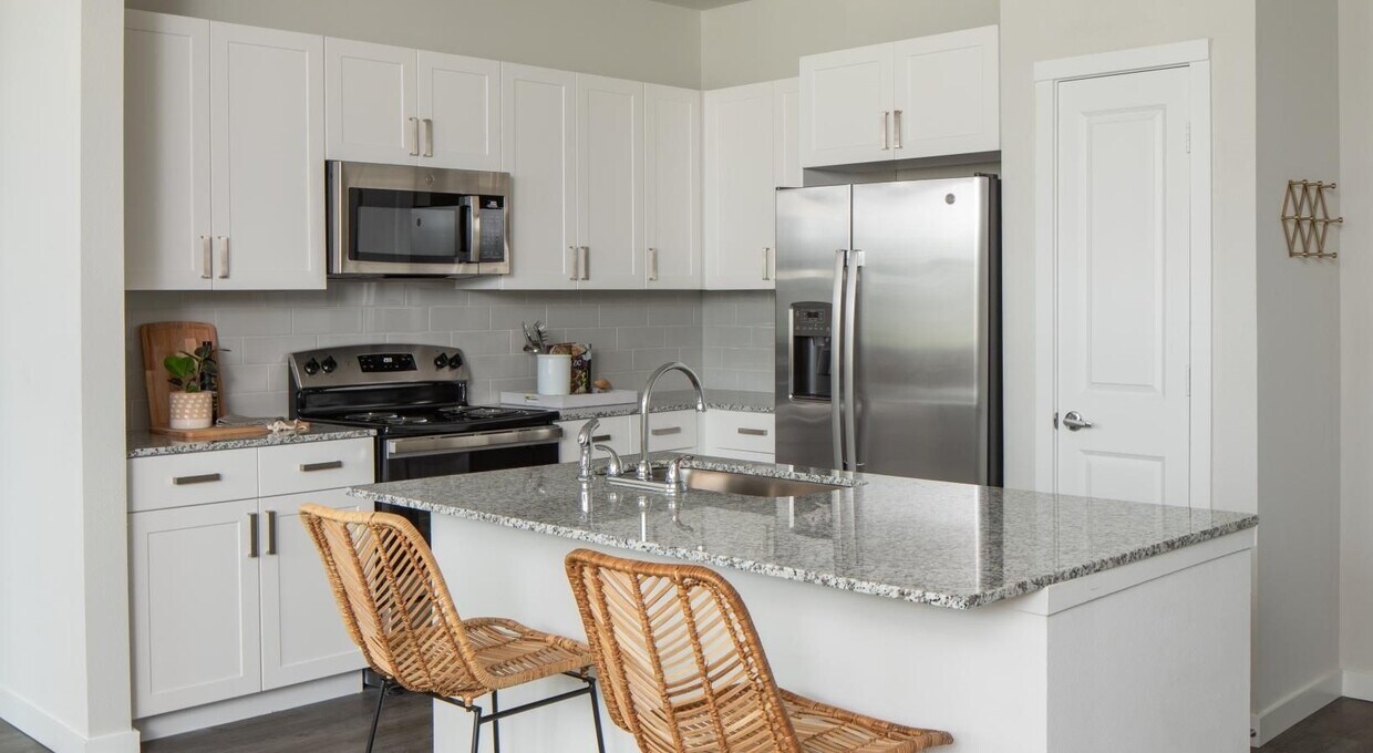 Foto principal - 12111 S Main St