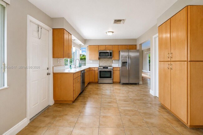Building Photo - 15445 SW 99th Ave