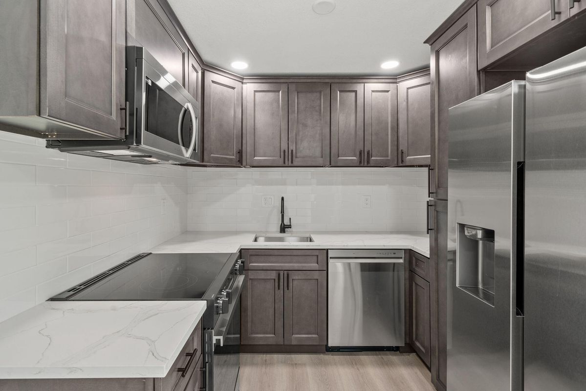Foto principal - 2071 W Carol Cir