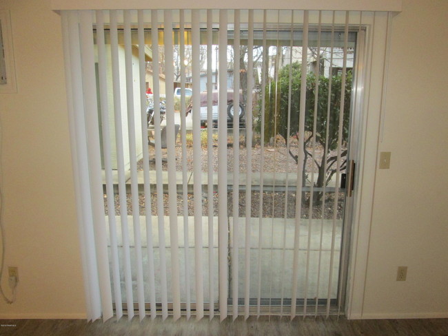 Foto del edificio - 220 W Merritt St