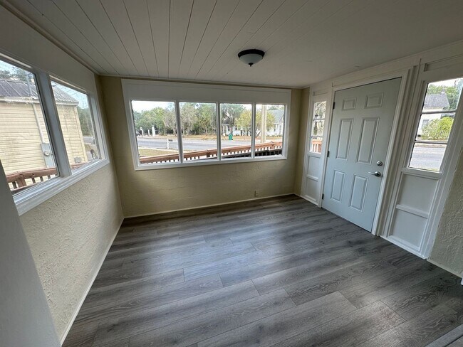 Foto del edificio - Eustis - 3 Bedroom, 1 Bathroom – $1795