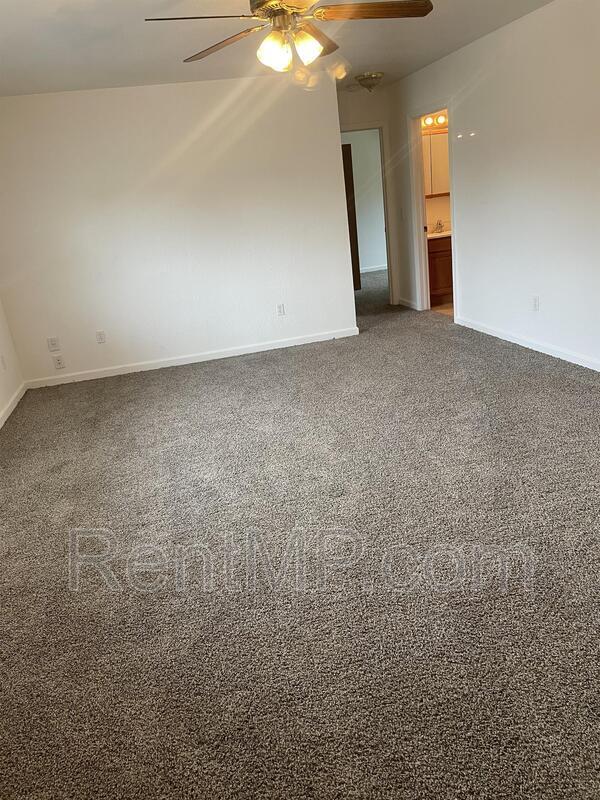 Building Photo - 3050 Elroy Dr