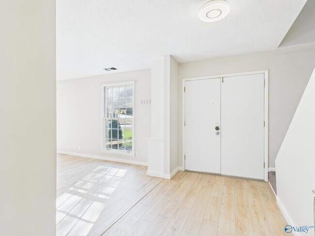 Foto del edificio - 2521 Lancelot Dr SE