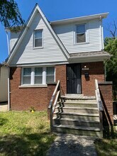 Building Photo - 9431 Roselawn St