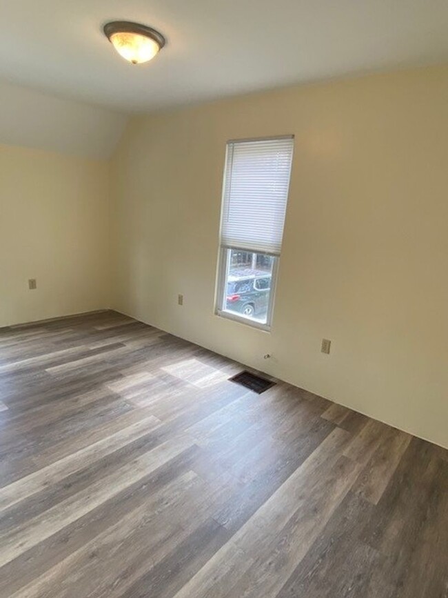 Building Photo - 14463 Maple St