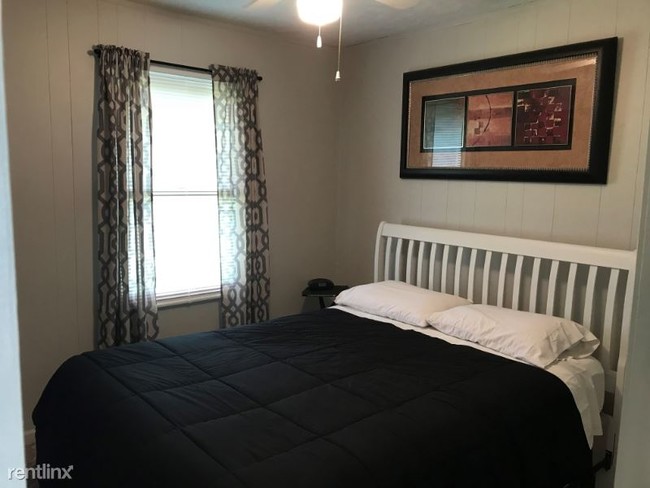 Foto del edificio - 2 br, 1 bath House - 5184 Silver Shores Lane