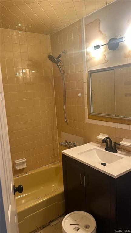 Foto del edificio - 3334 Wickham Ave