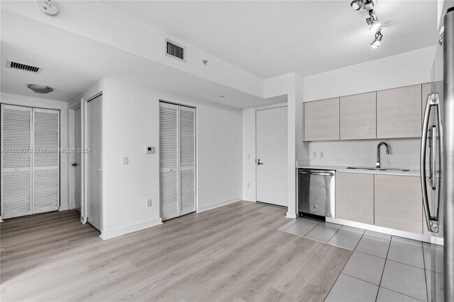 Foto del edificio - 4250 Biscayne Blvd