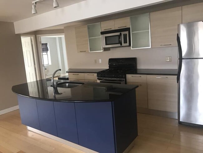 Open kitchen - 8375 117th St