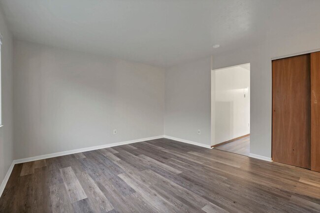 Foto del edificio - 2460-2462 Hiawatha St