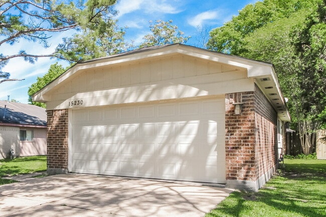 Building Photo - 15230 Loma Paseo Dr