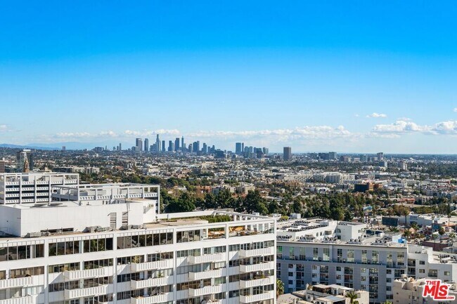 Foto del edificio - 7250 Franklin Ave