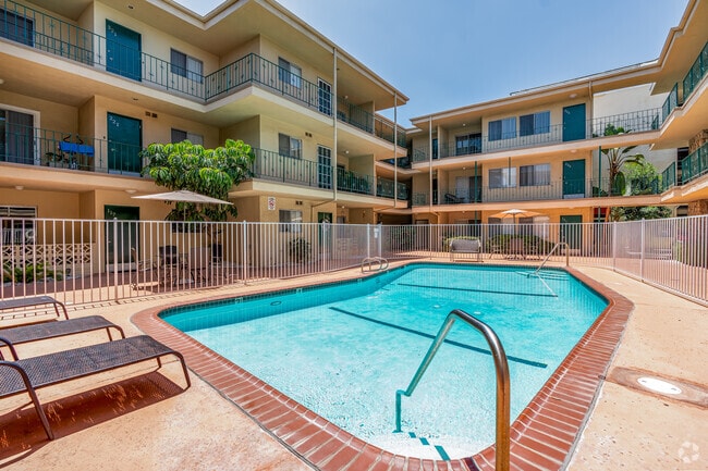 Building Photo - Encino Park West