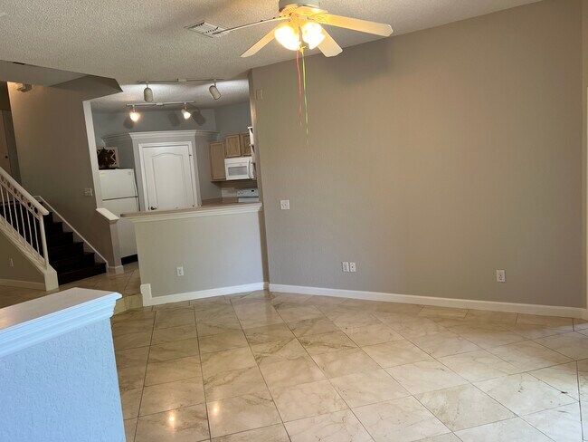 Building Photo - 717 Mainsail Dr