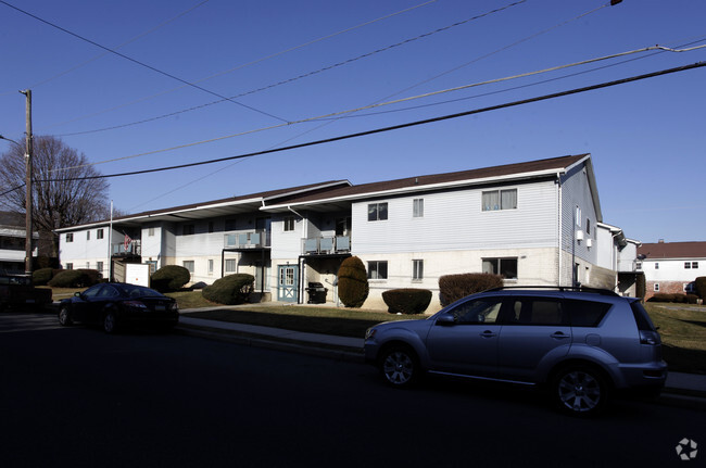 Building Photo - Topton Garden Apartments