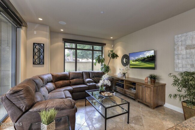 Foto del edificio - 7175 E Camelback Rd