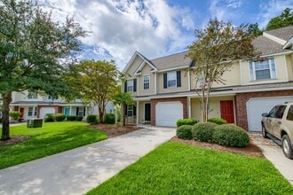 Building Photo - 5222 Fernland Way