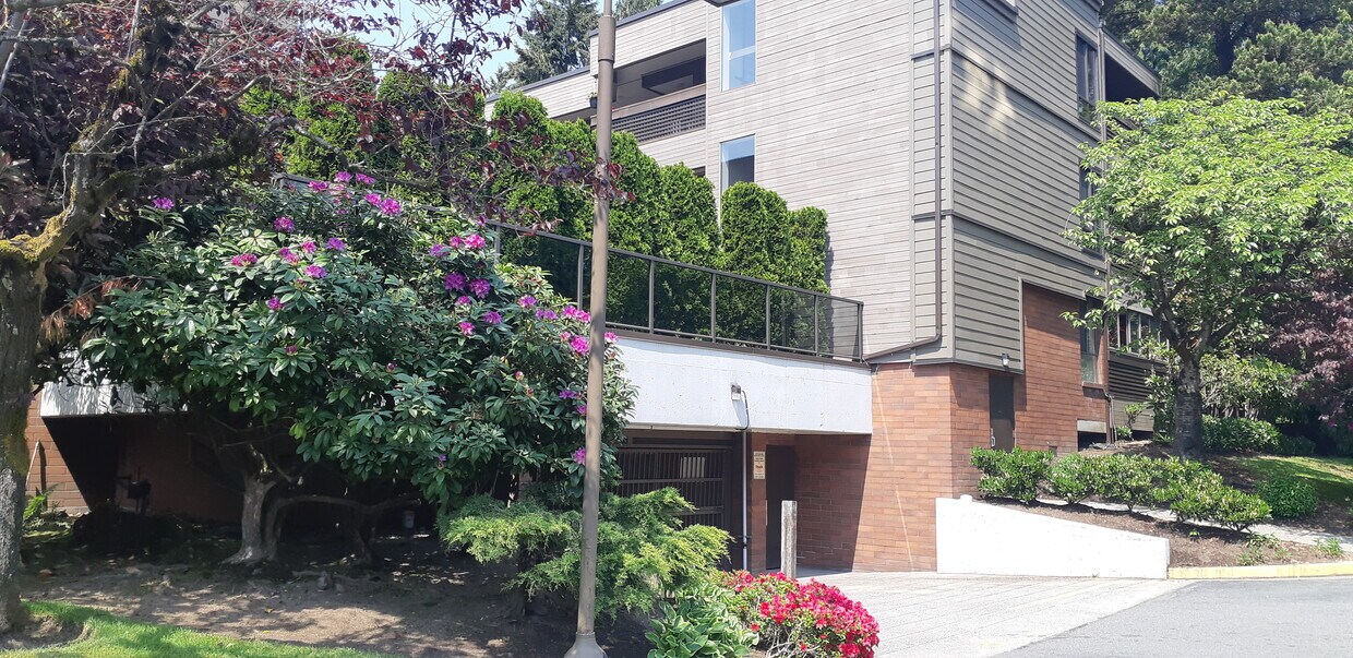 Building - 444 49th Av W